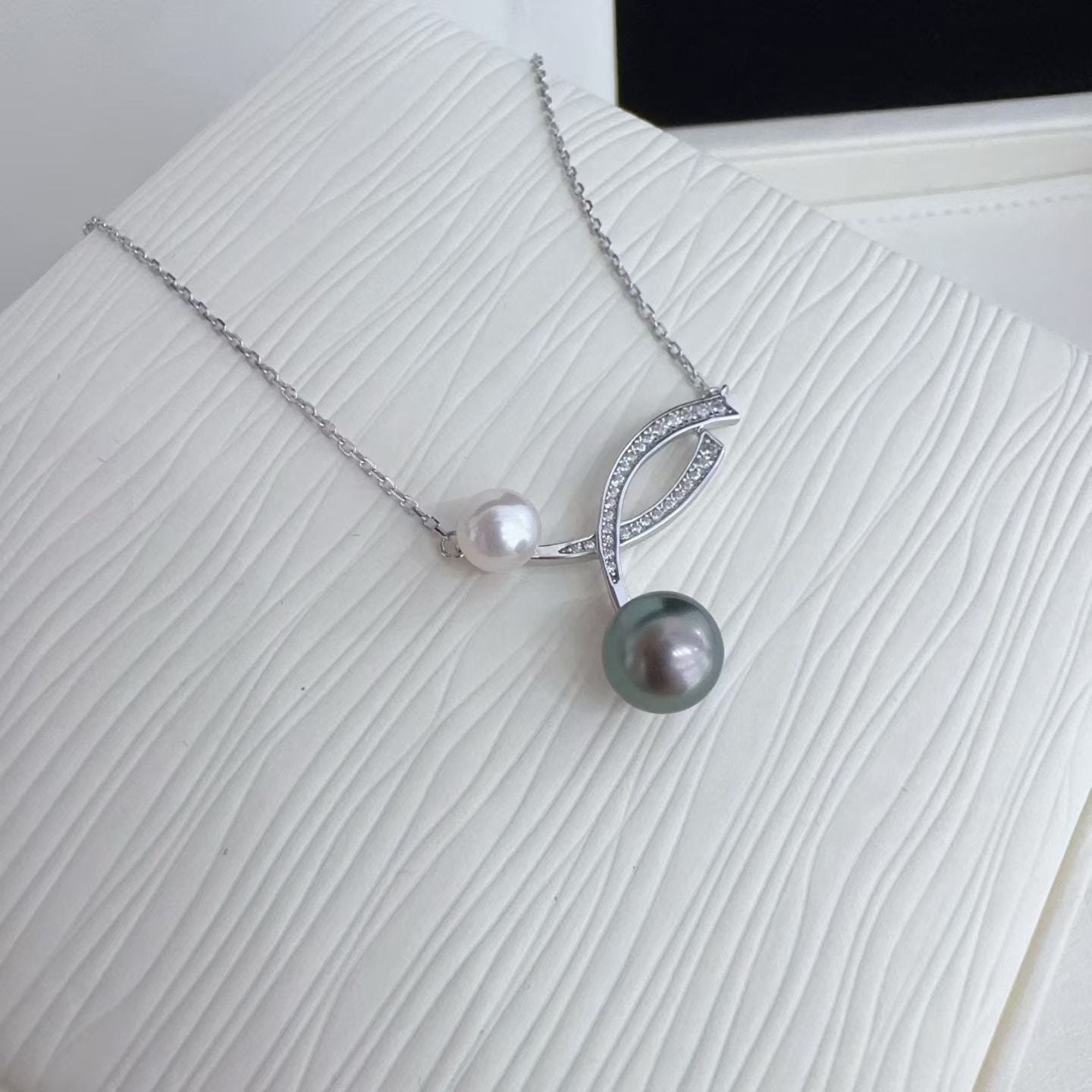 Necklace- Freshwater pearl and black Tahitian pearl with s925