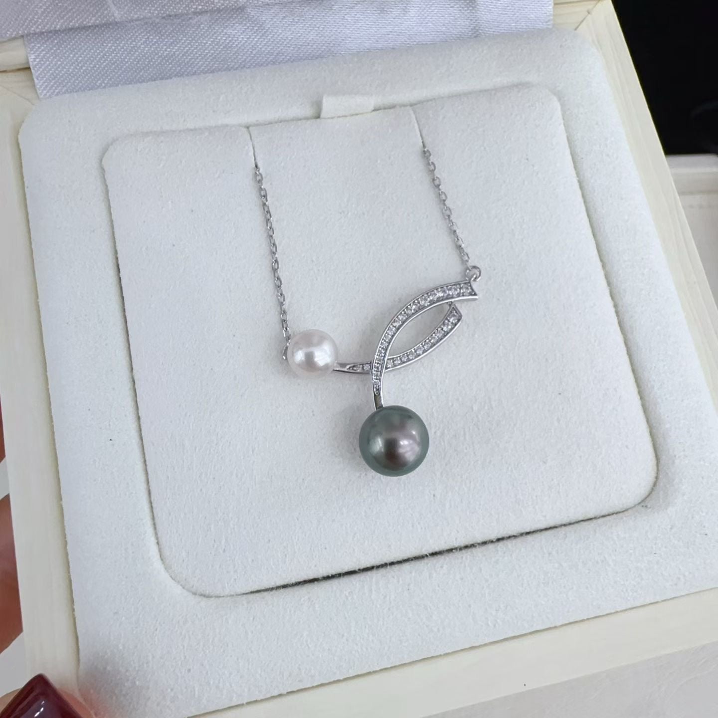 Necklace- Freshwater pearl and black Tahitian pearl with s925