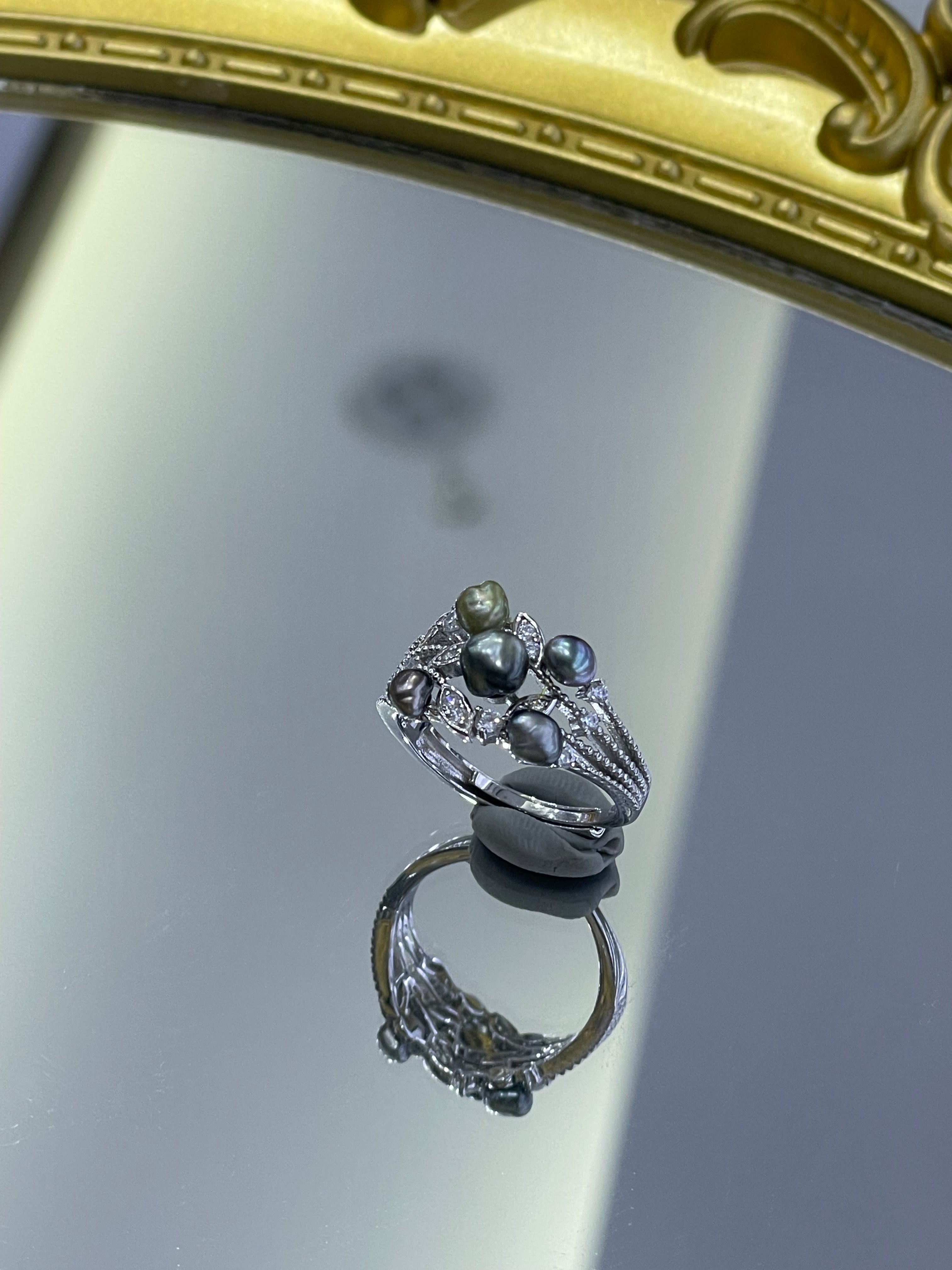 Ring- Black Tahitian keshi pearls ring with s925