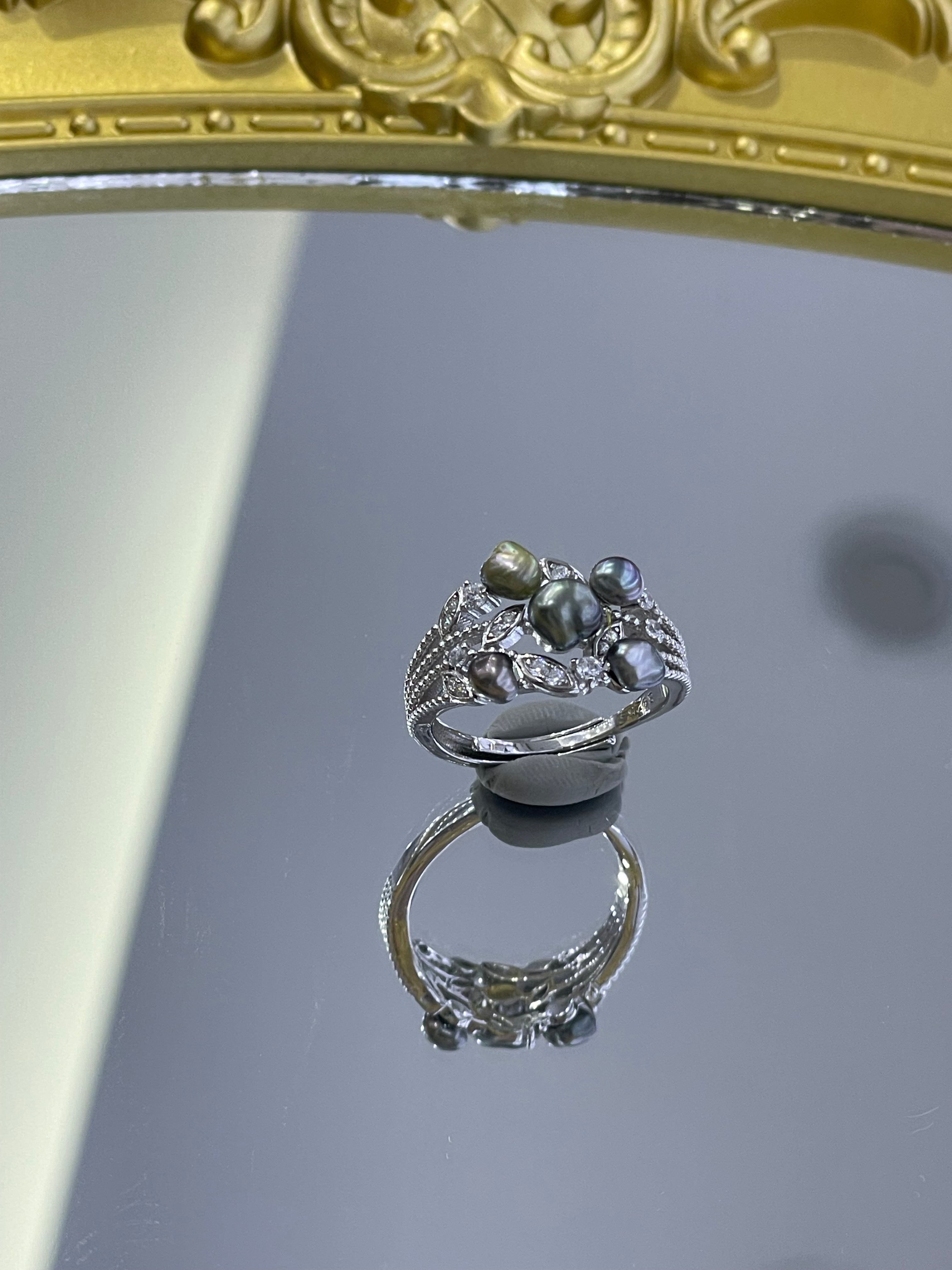 Ring- Black Tahitian keshi pearls ring with s925