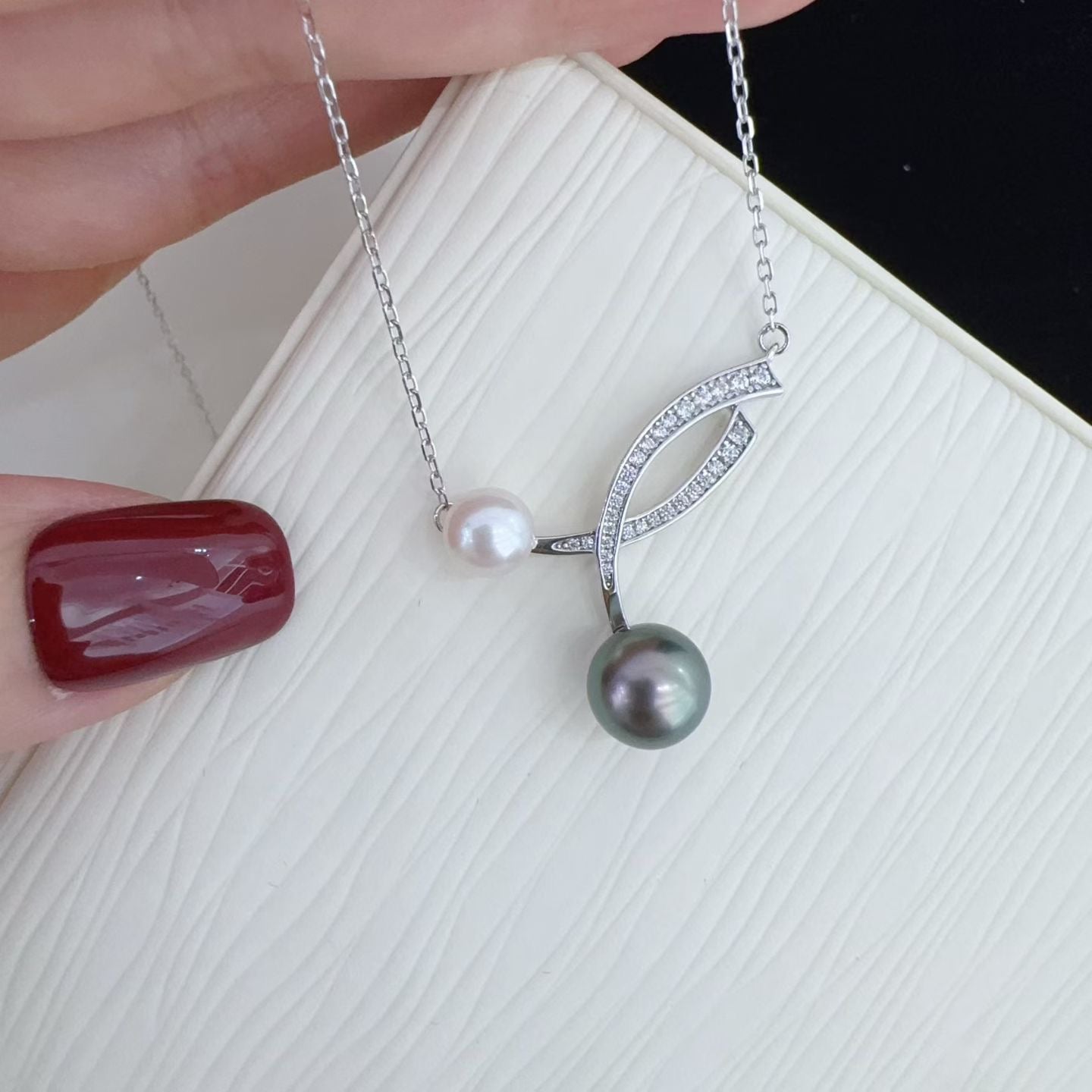 Necklace- Freshwater pearl and black Tahitian pearl with s925